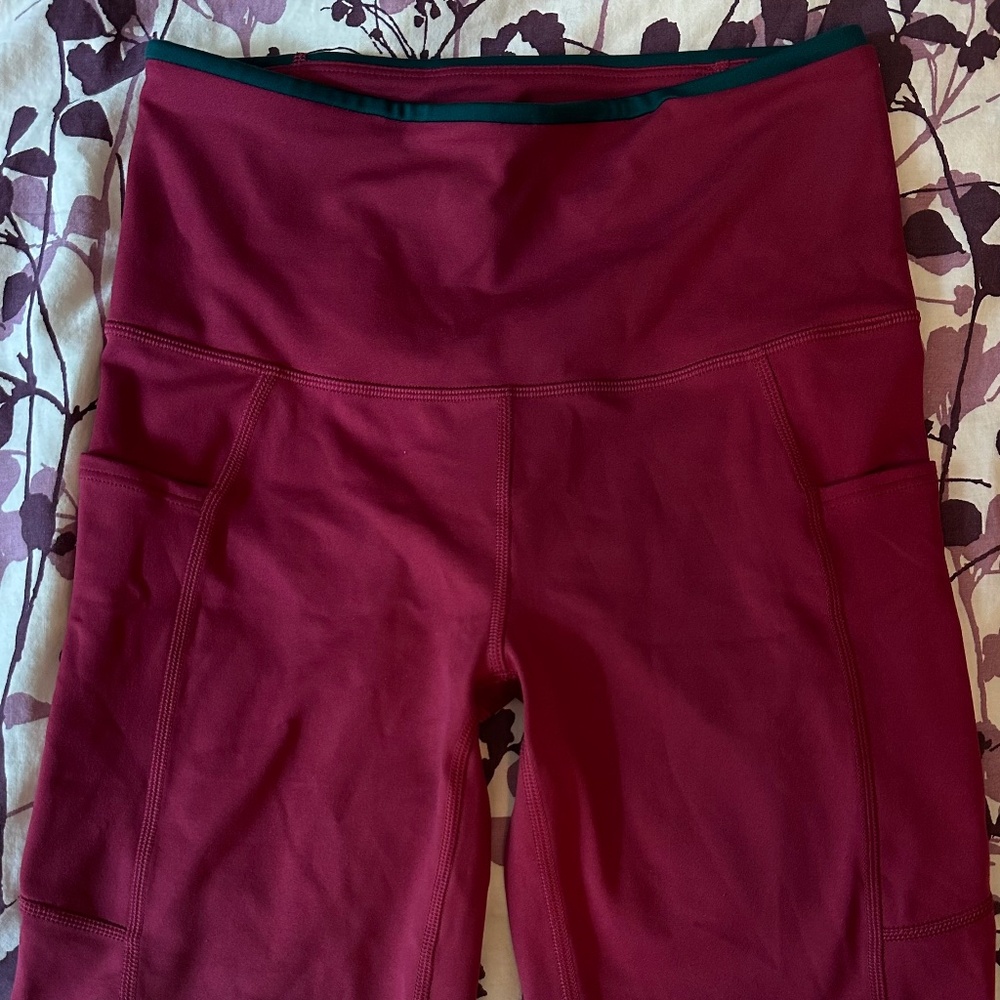 NWOT Burgundy Cotopaxi legging shorts SMALL